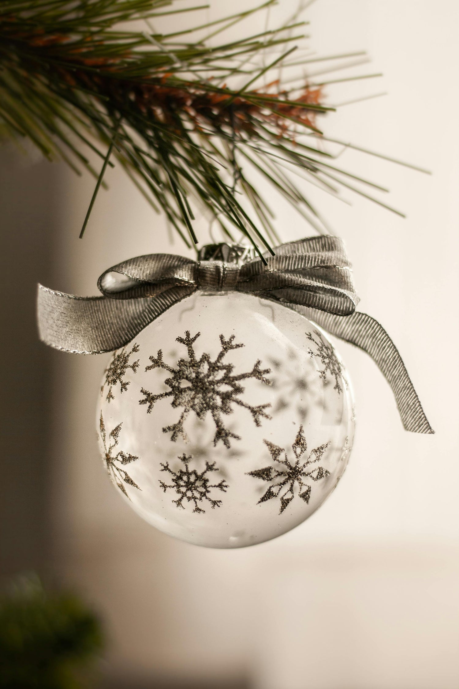 CHRISTMAS ORNAMENTS - JOURNAL VENUE